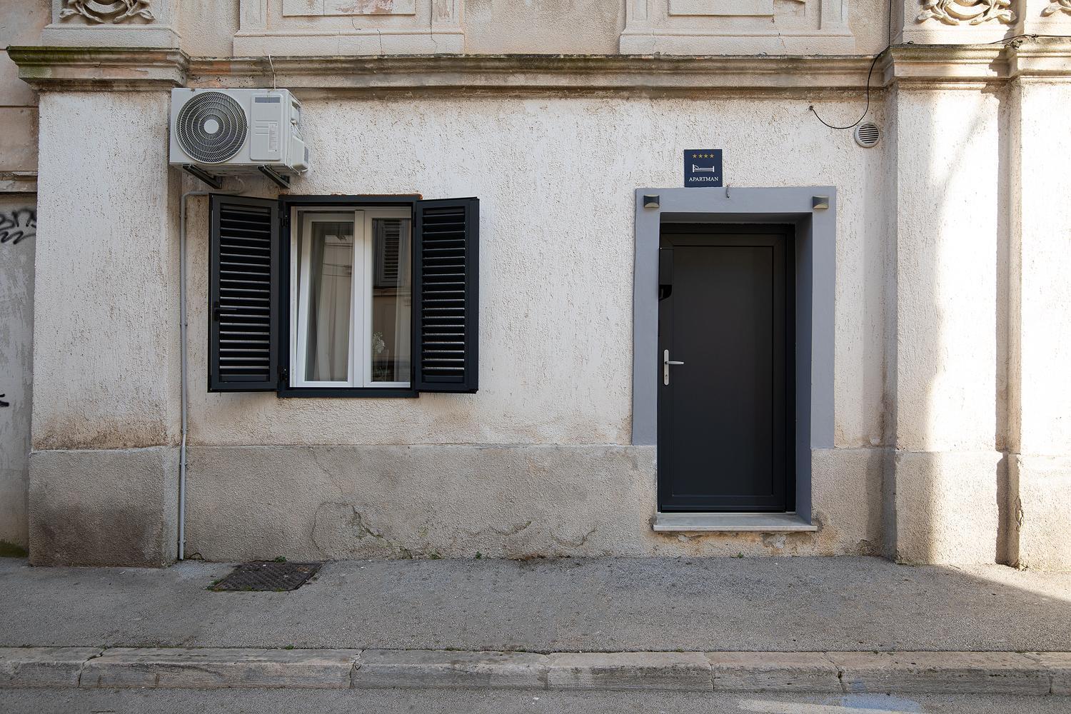 Elegant Apartment Next To Arena Pula Exterior photo